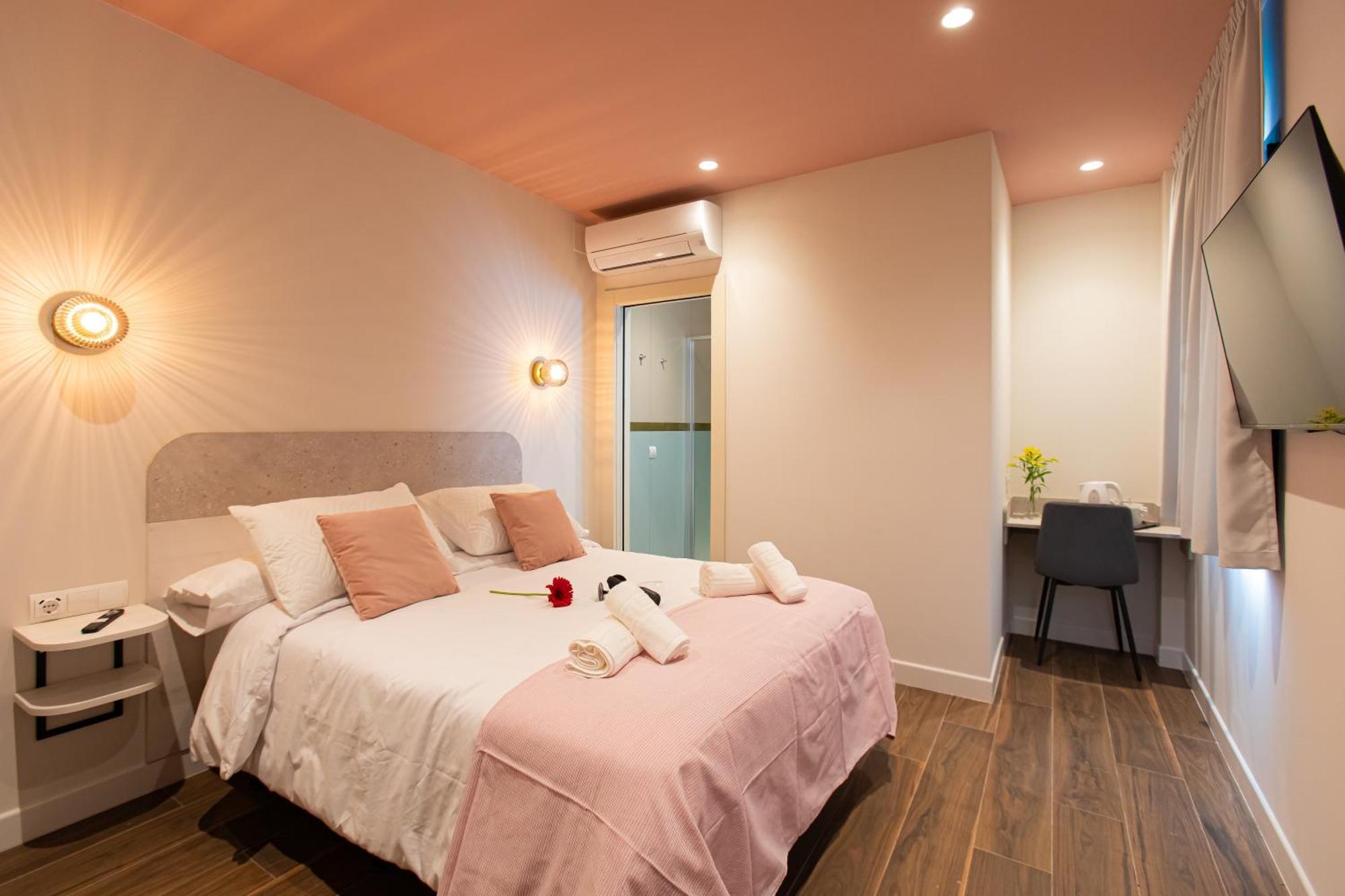 Boutique Rooms Playa Burriana Nerja Esterno foto