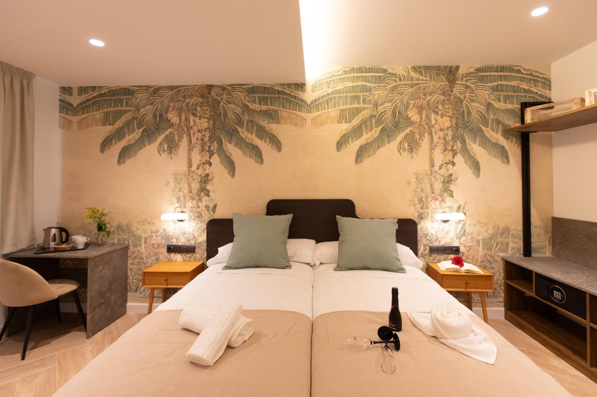 Boutique Rooms Playa Burriana Nerja Esterno foto