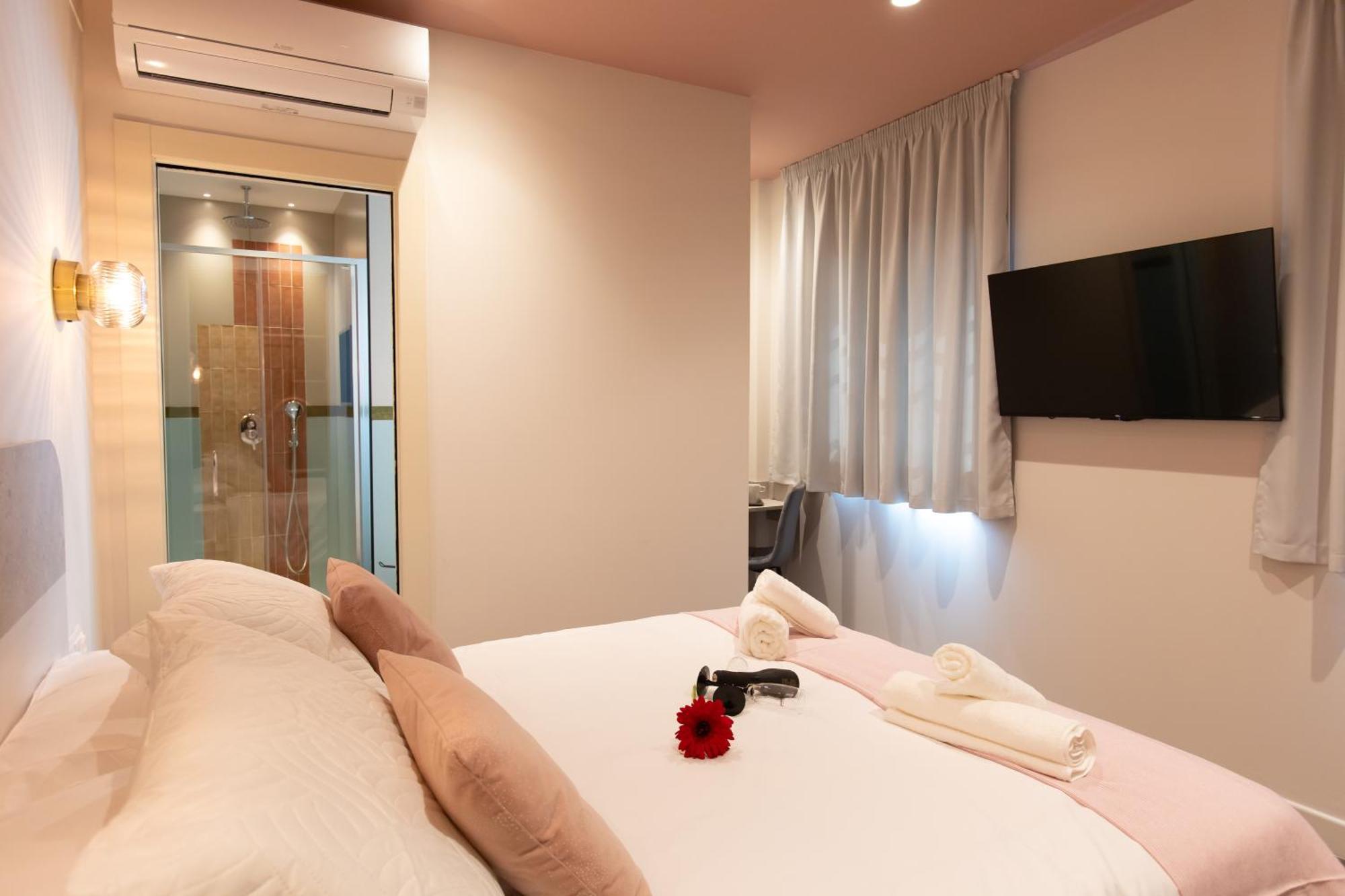Boutique Rooms Playa Burriana Nerja Esterno foto