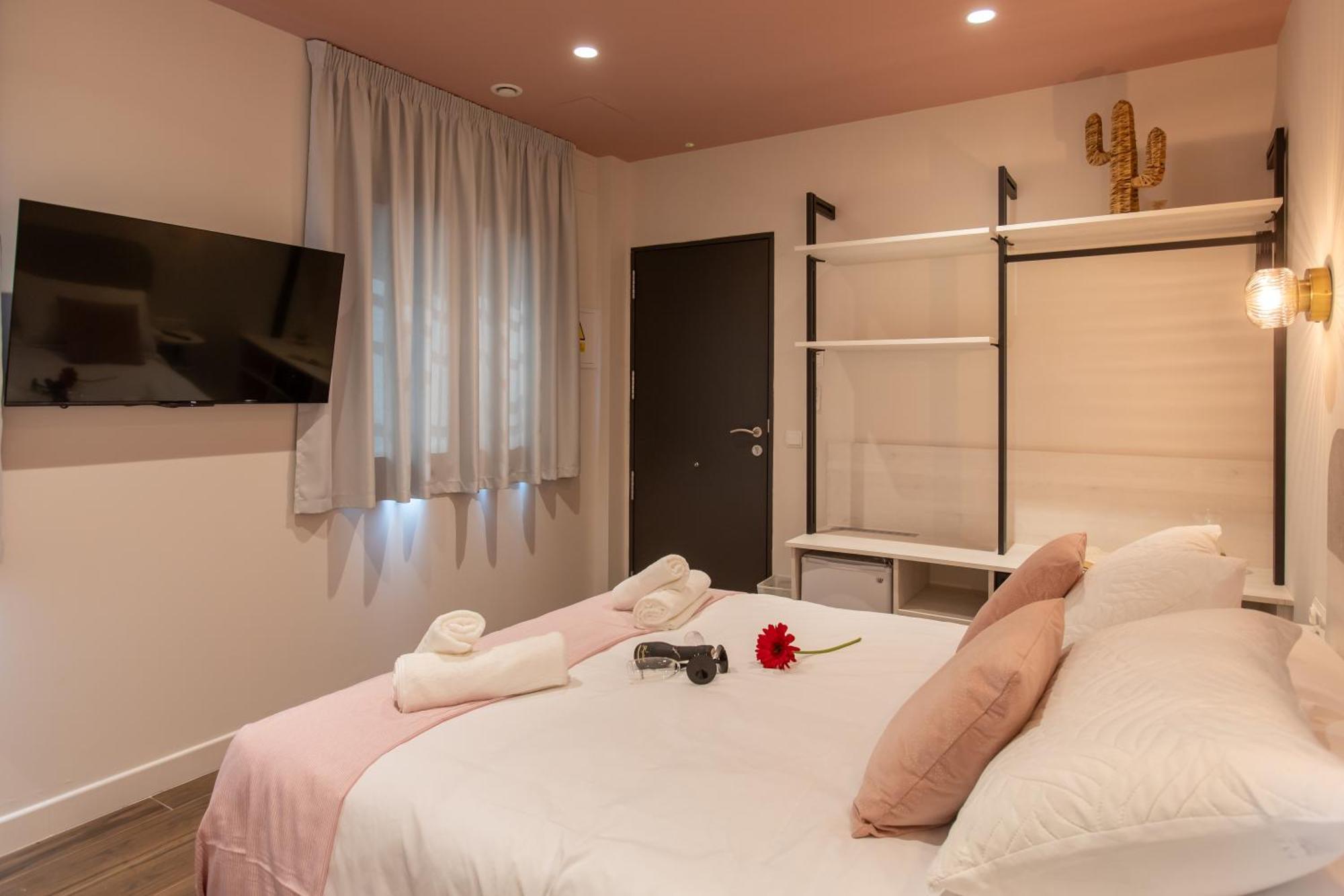 Boutique Rooms Playa Burriana Nerja Esterno foto