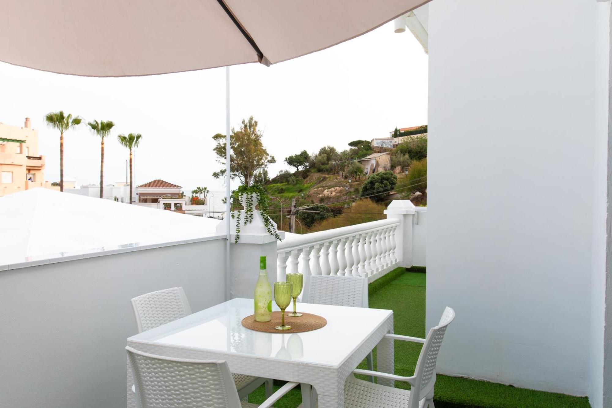 Boutique Rooms Playa Burriana Nerja Esterno foto
