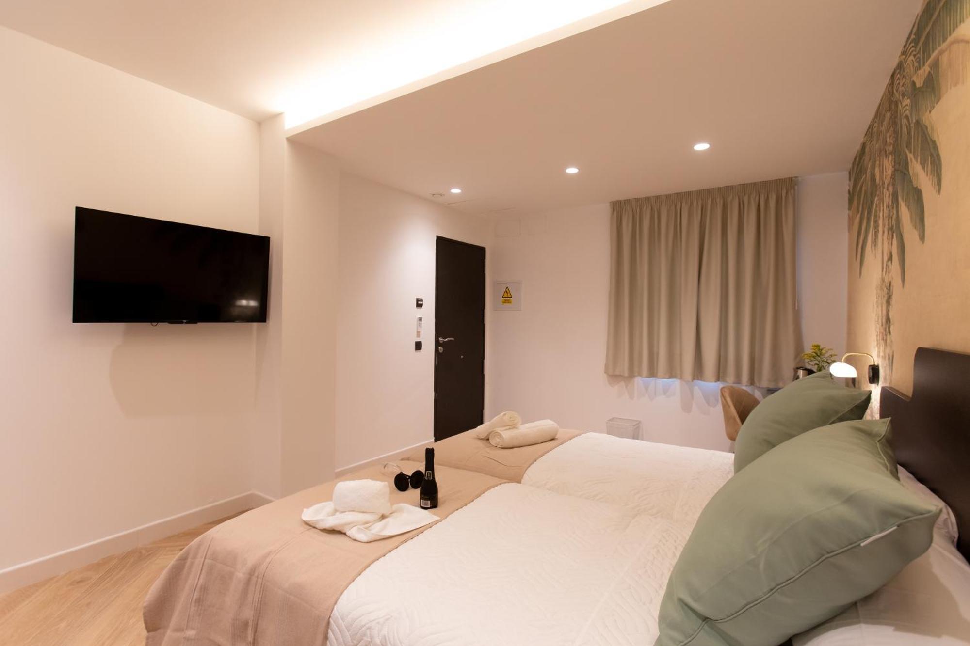Boutique Rooms Playa Burriana Nerja Esterno foto