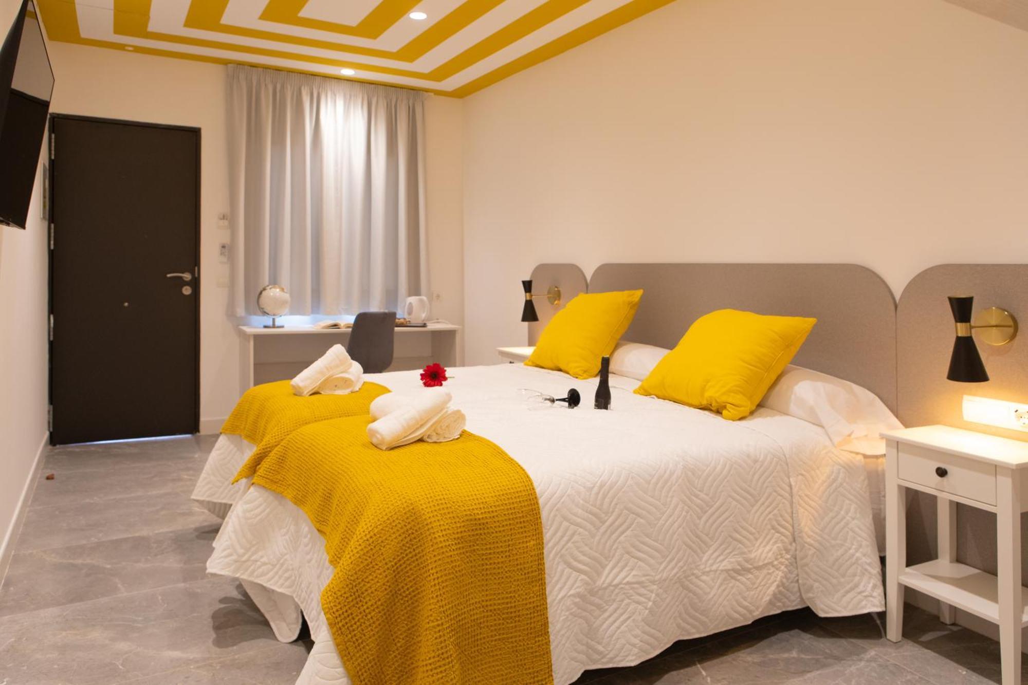Boutique Rooms Playa Burriana Nerja Esterno foto