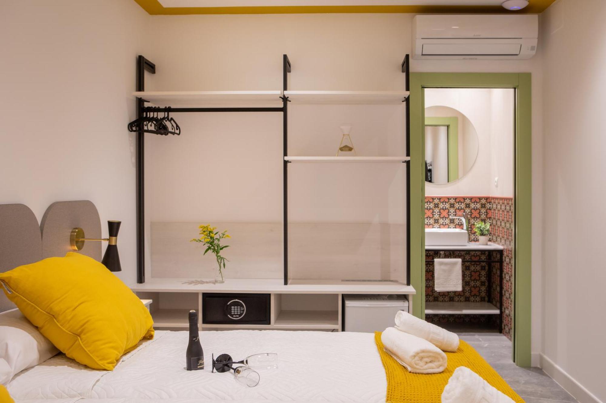 Boutique Rooms Playa Burriana Nerja Esterno foto