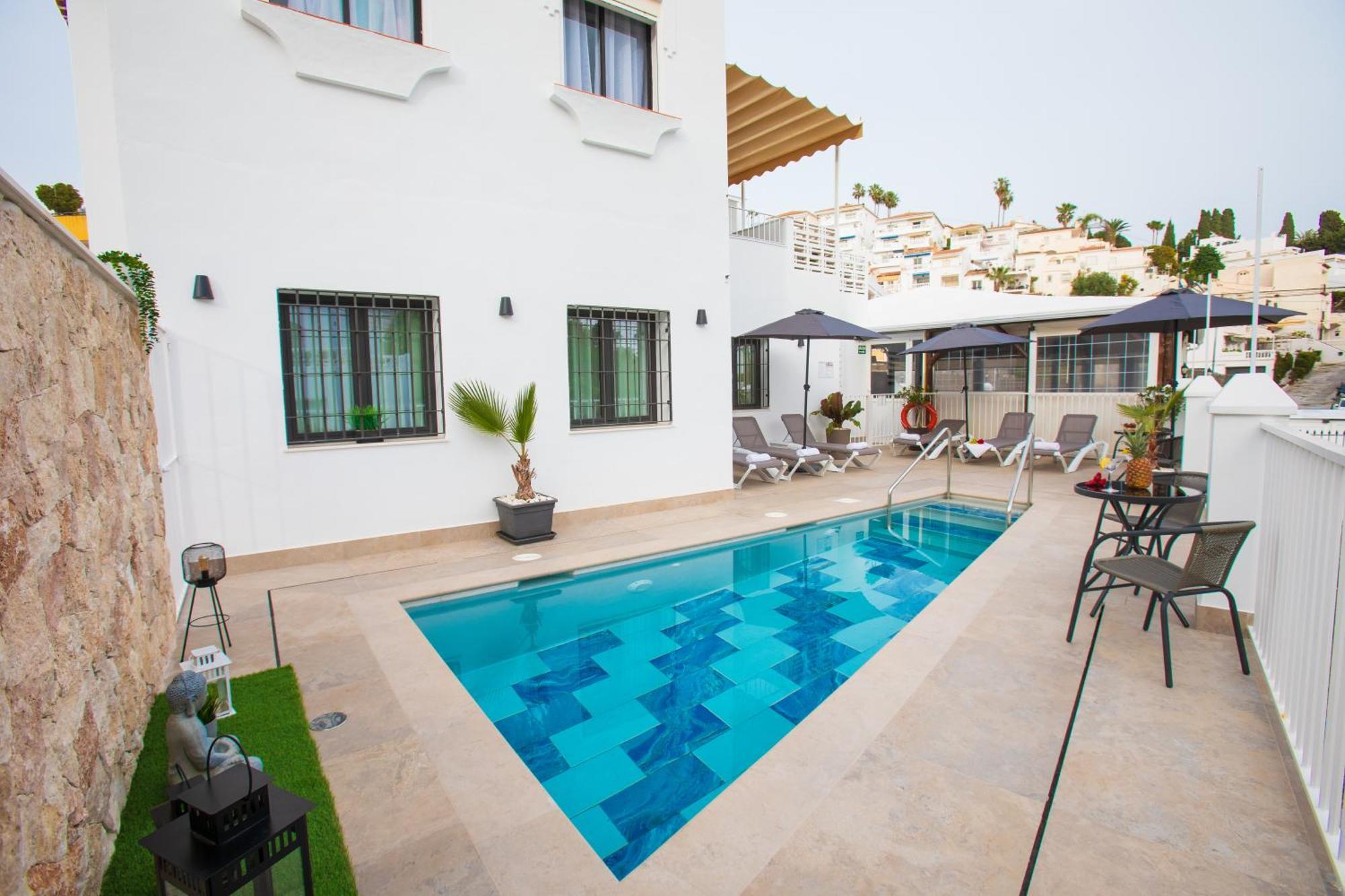 Boutique Rooms Playa Burriana Nerja Esterno foto