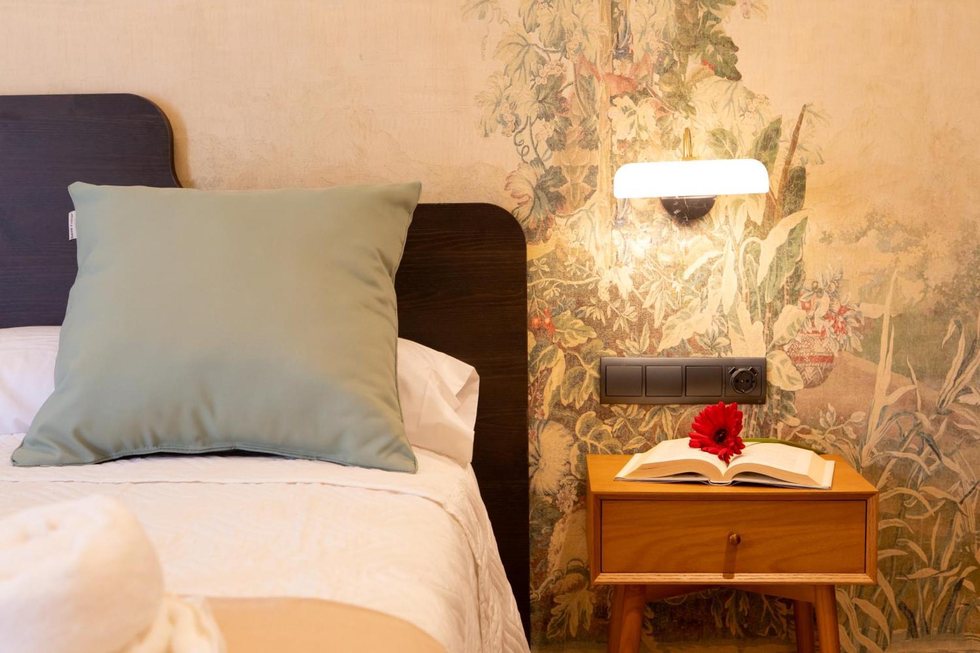 Boutique Rooms Playa Burriana Nerja Esterno foto
