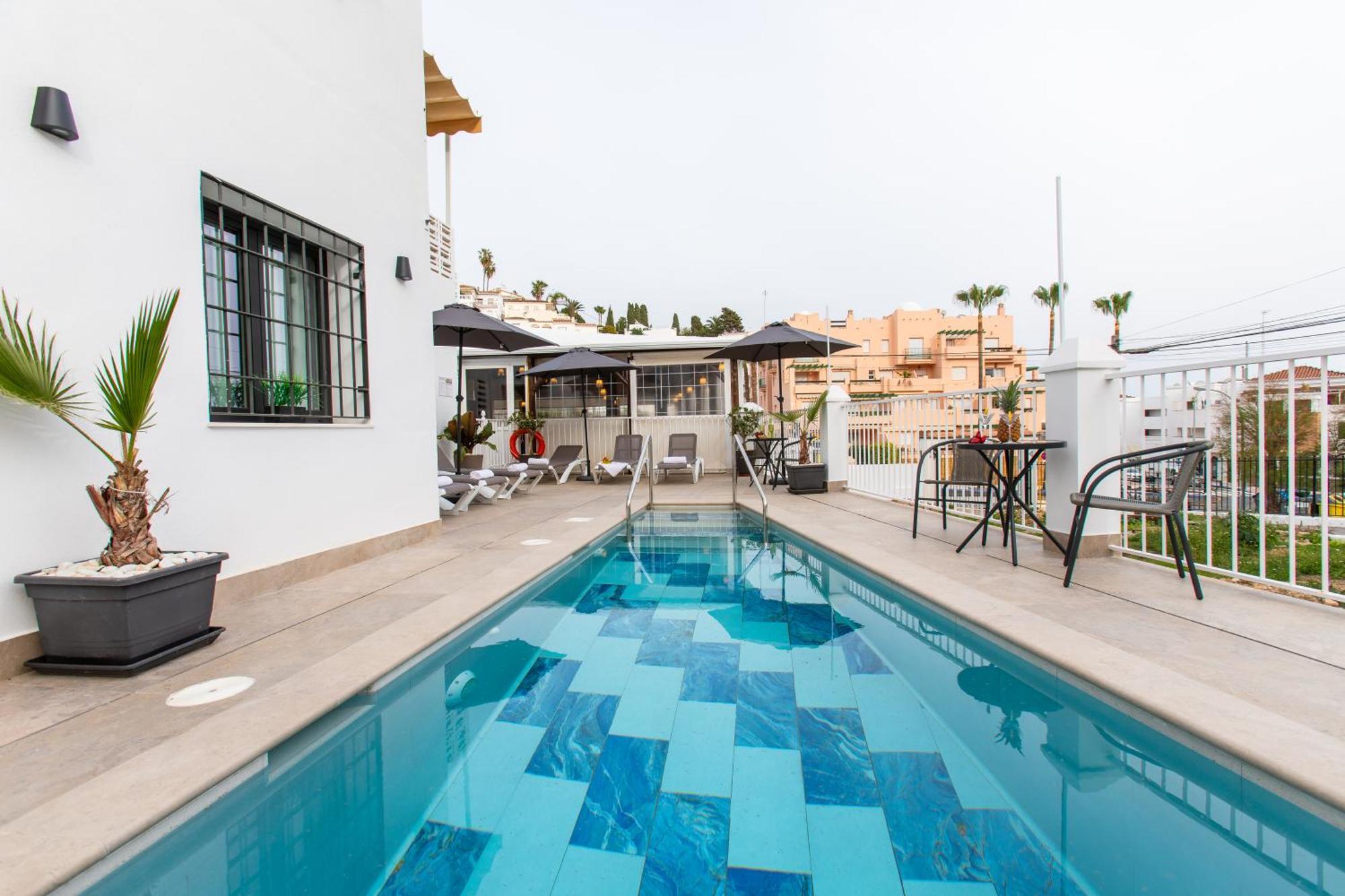 Boutique Rooms Playa Burriana Nerja Esterno foto