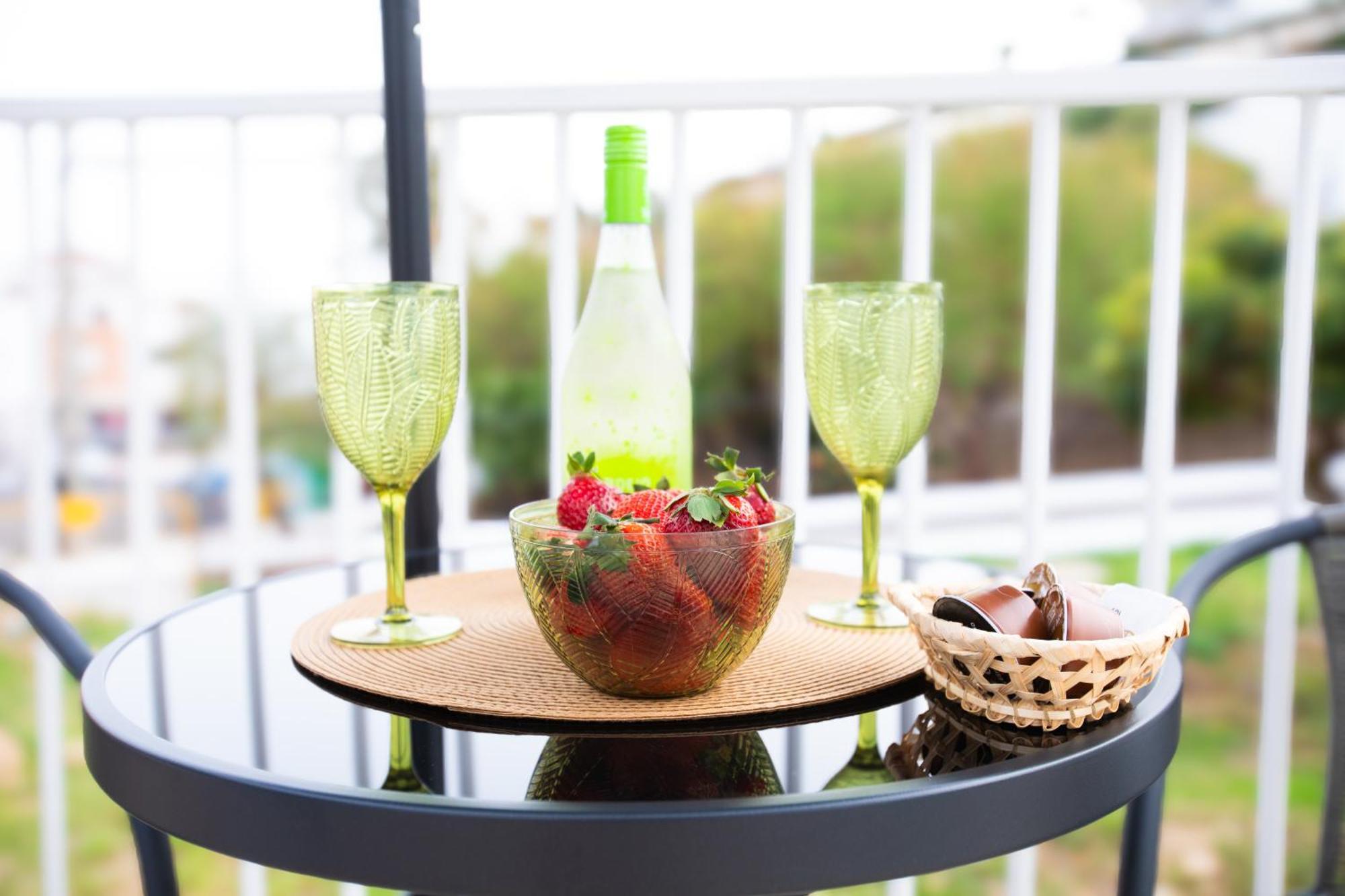Boutique Rooms Playa Burriana Nerja Esterno foto