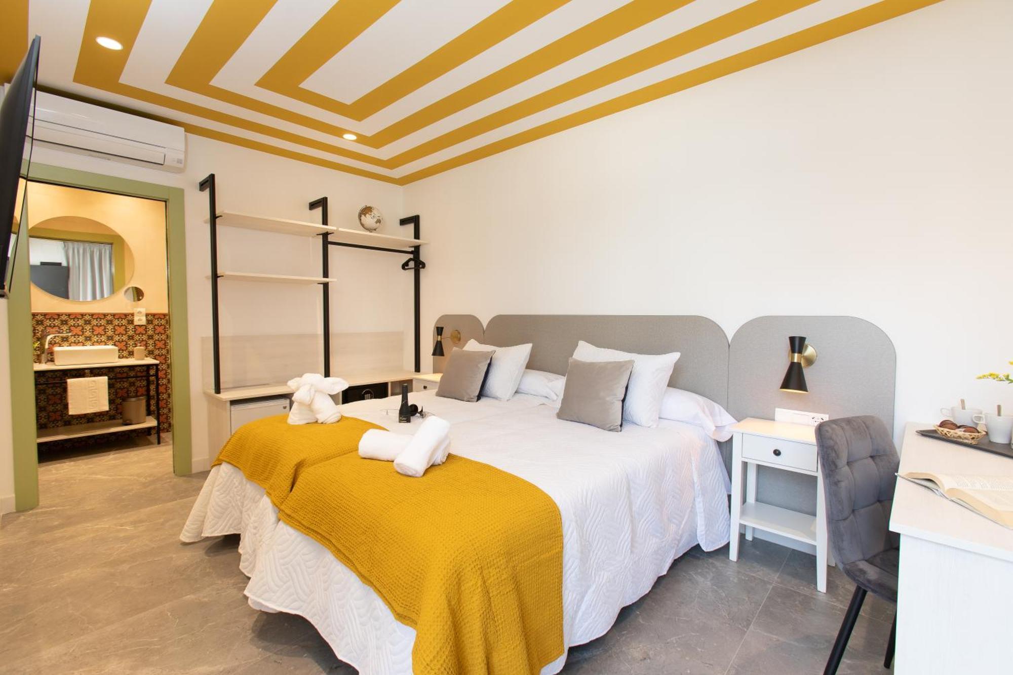 Boutique Rooms Playa Burriana Nerja Esterno foto