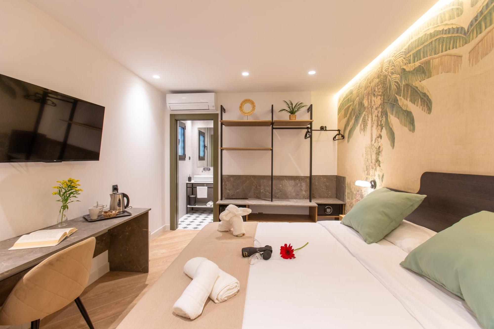 Boutique Rooms Playa Burriana Nerja Esterno foto