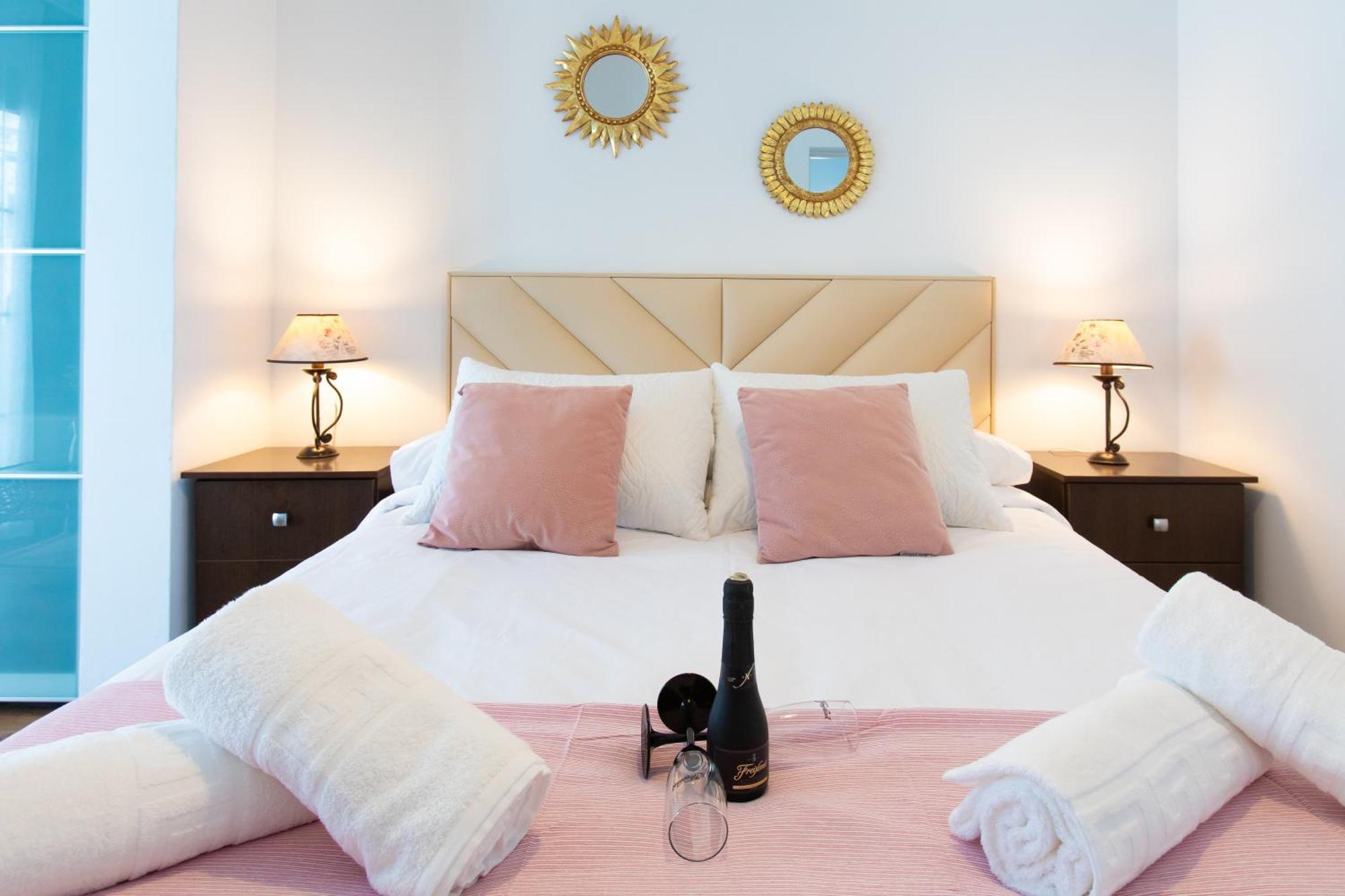 Boutique Rooms Playa Burriana Nerja Esterno foto