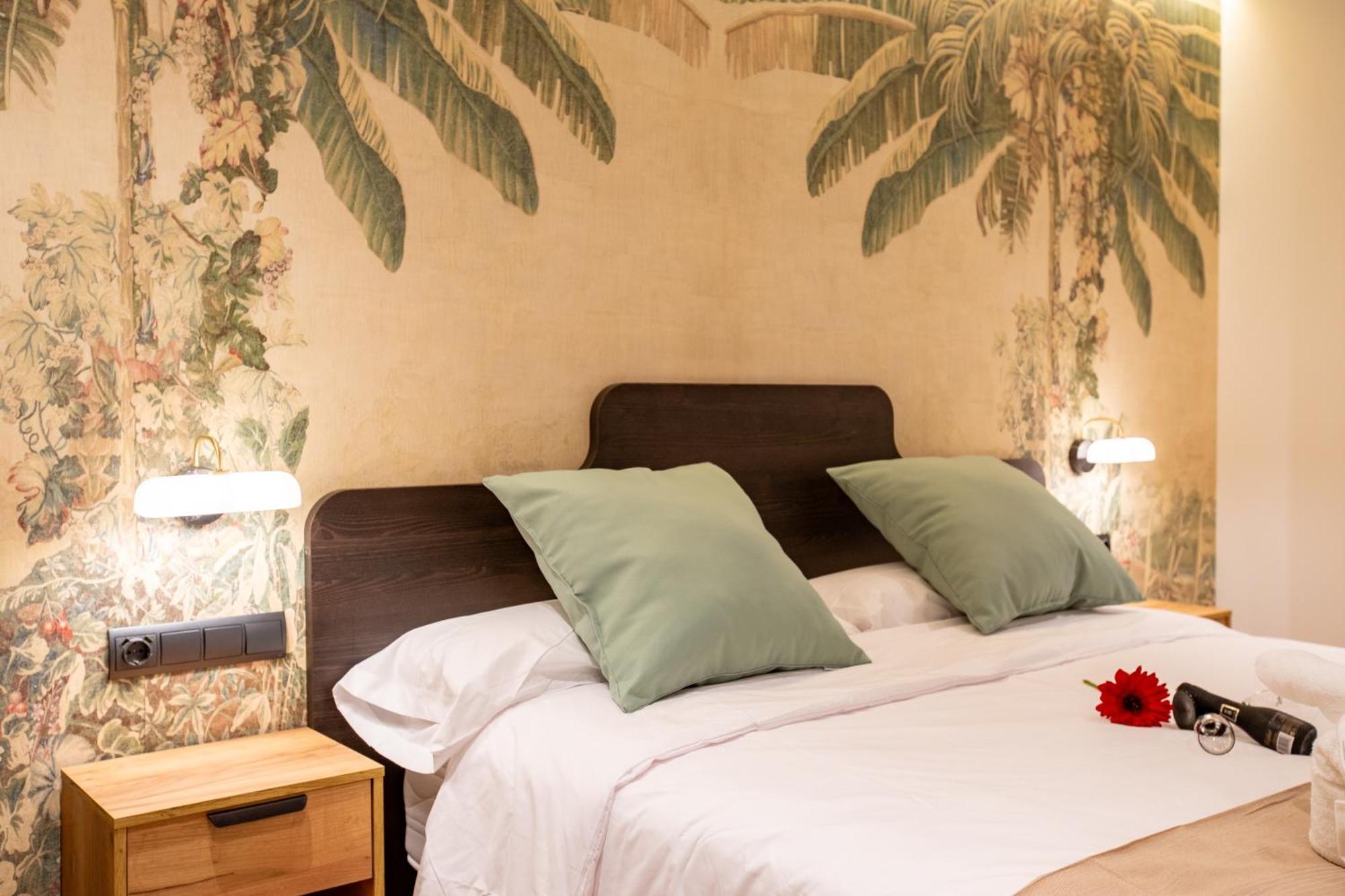 Boutique Rooms Playa Burriana Nerja Esterno foto