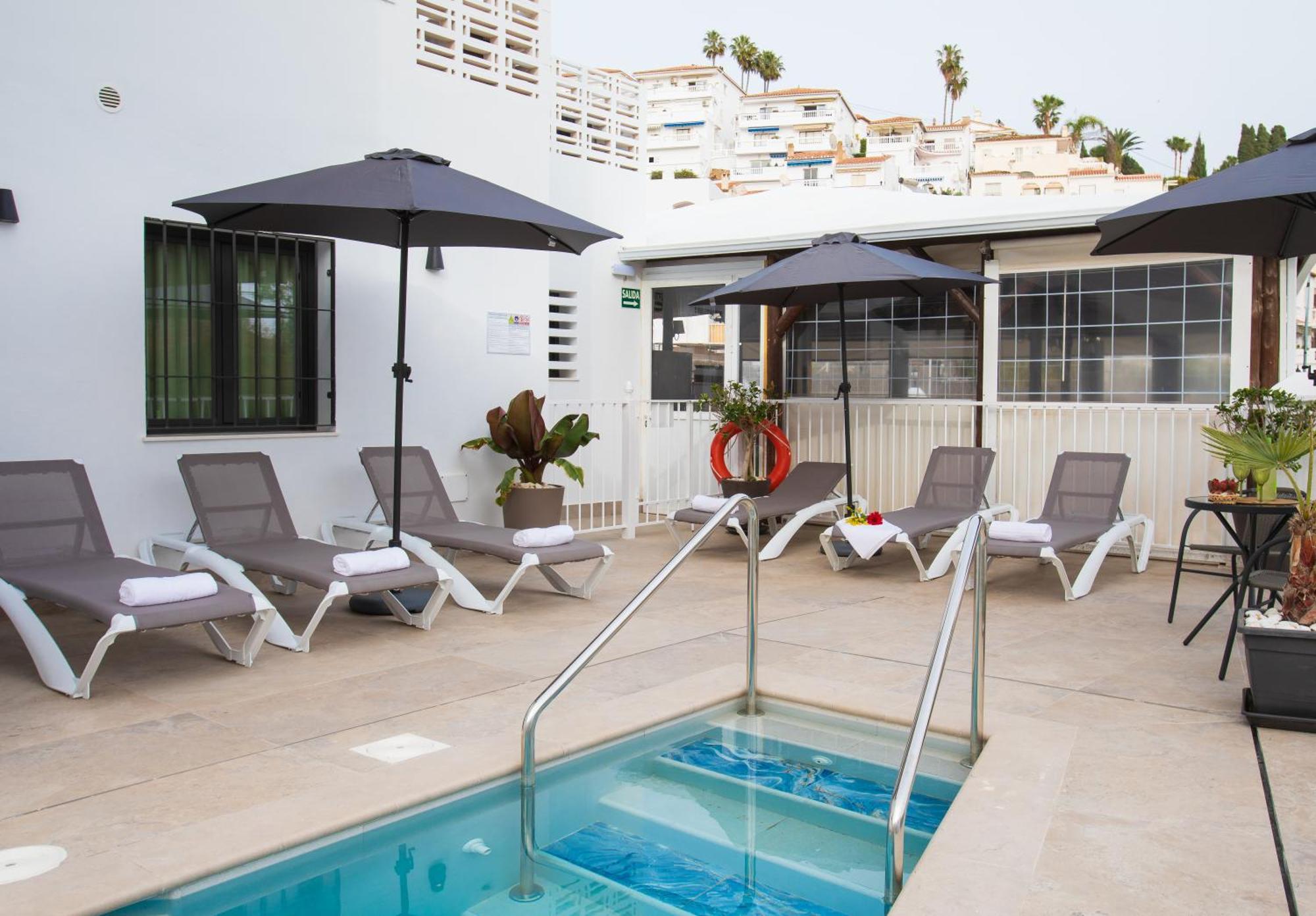 Boutique Rooms Playa Burriana Nerja Esterno foto