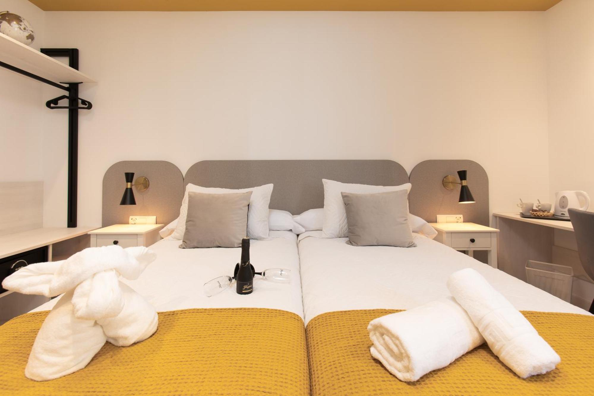Boutique Rooms Playa Burriana Nerja Esterno foto