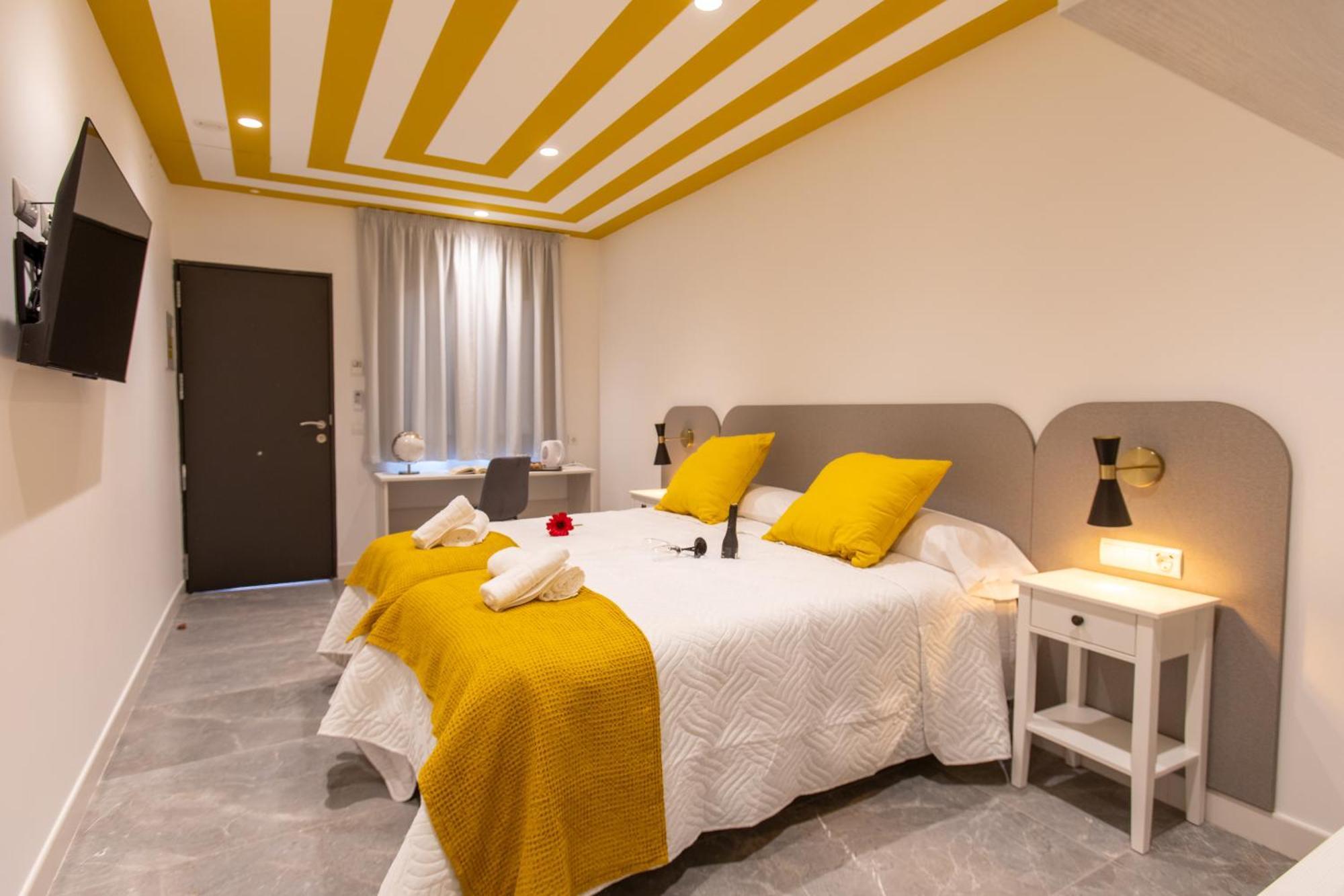 Boutique Rooms Playa Burriana Nerja Esterno foto