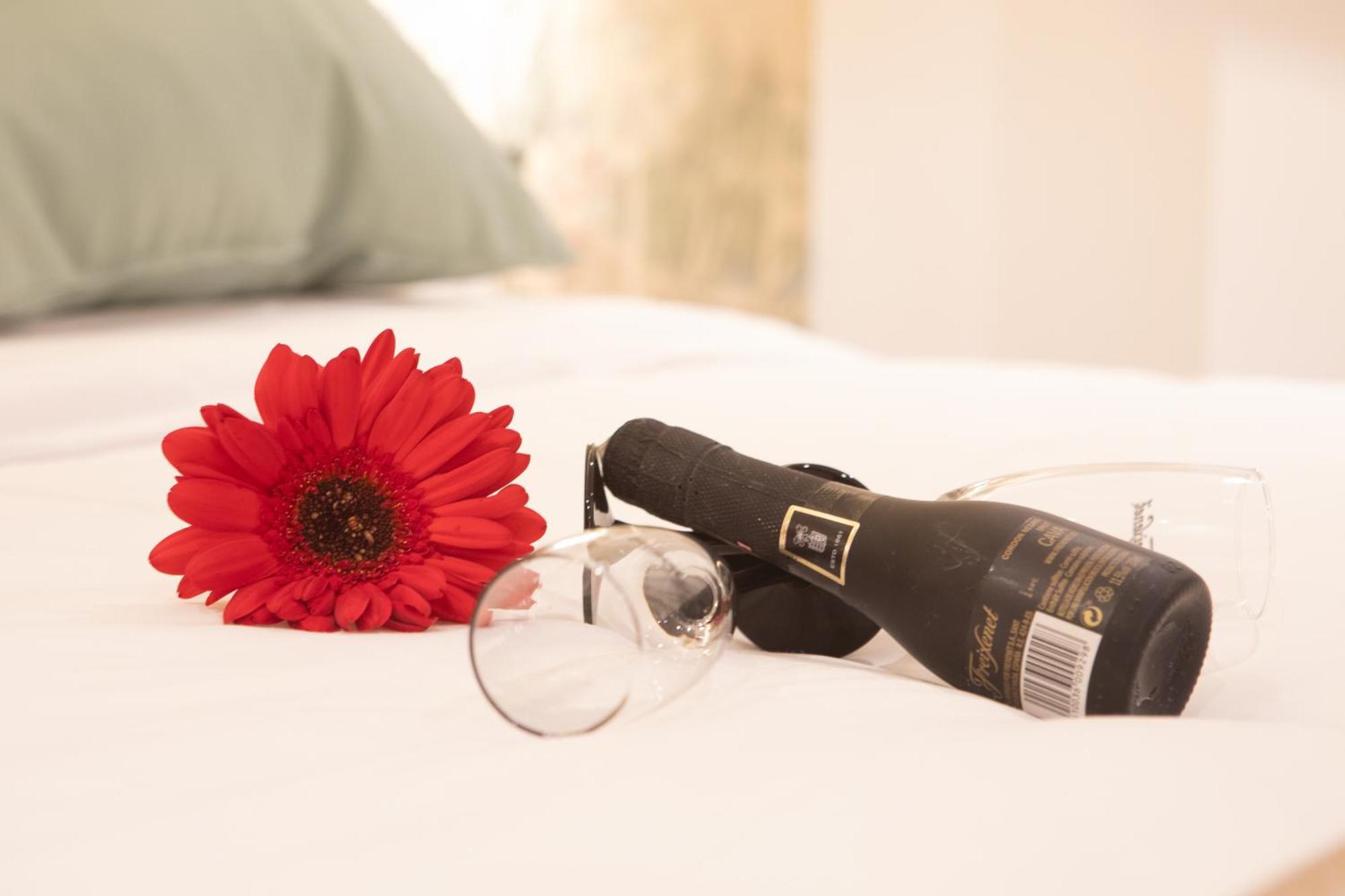 Boutique Rooms Playa Burriana Nerja Esterno foto
