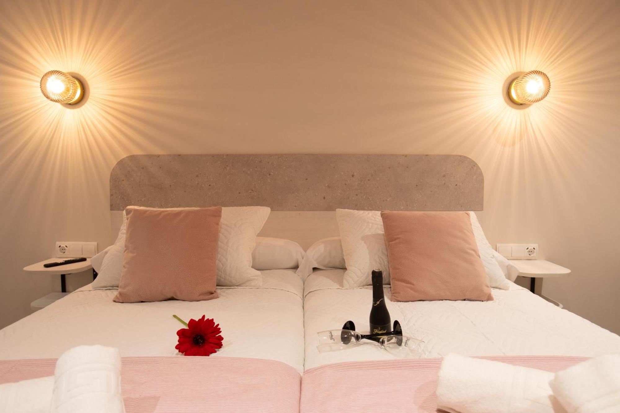 Boutique Rooms Playa Burriana Nerja Esterno foto