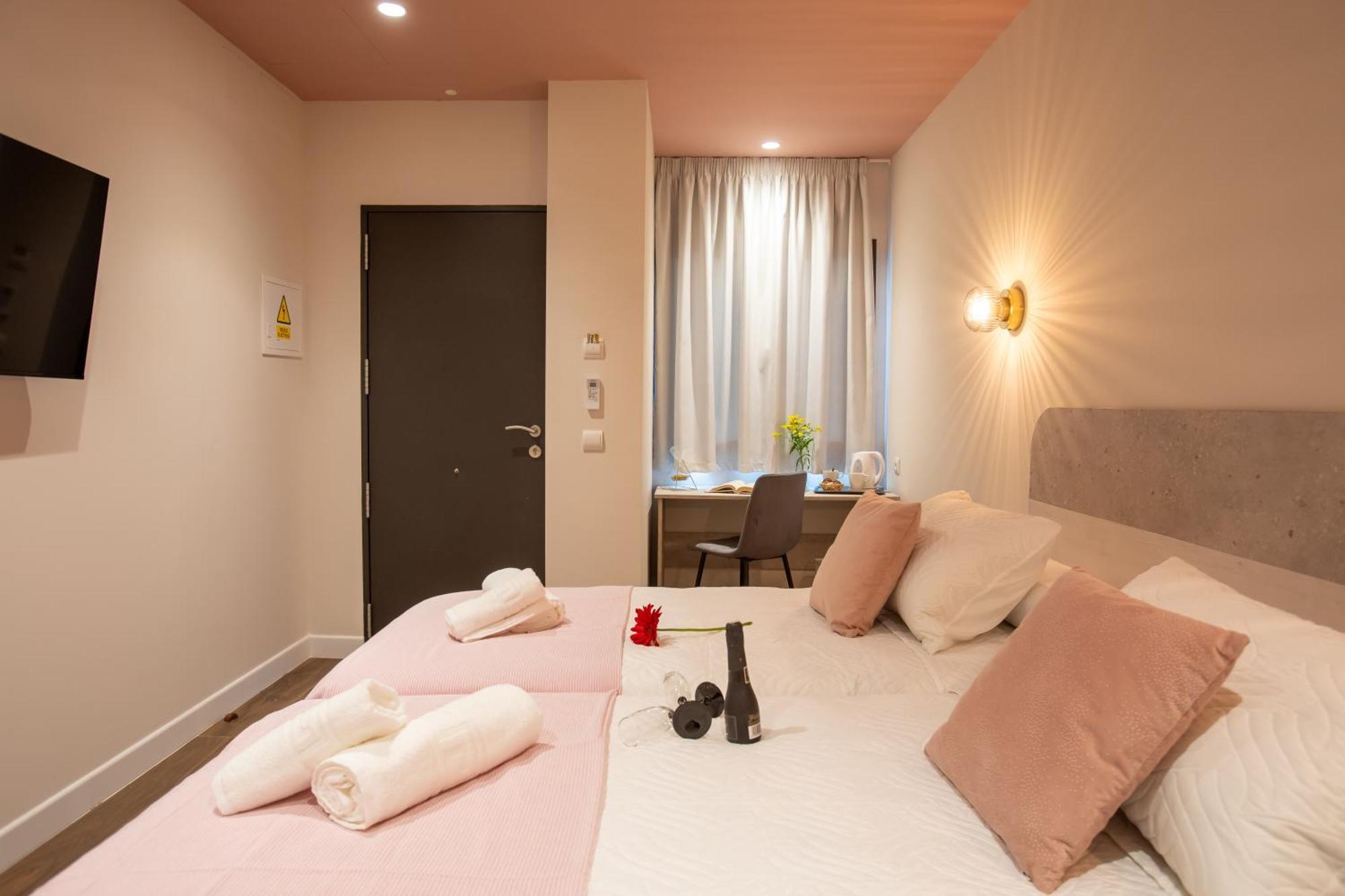 Boutique Rooms Playa Burriana Nerja Esterno foto