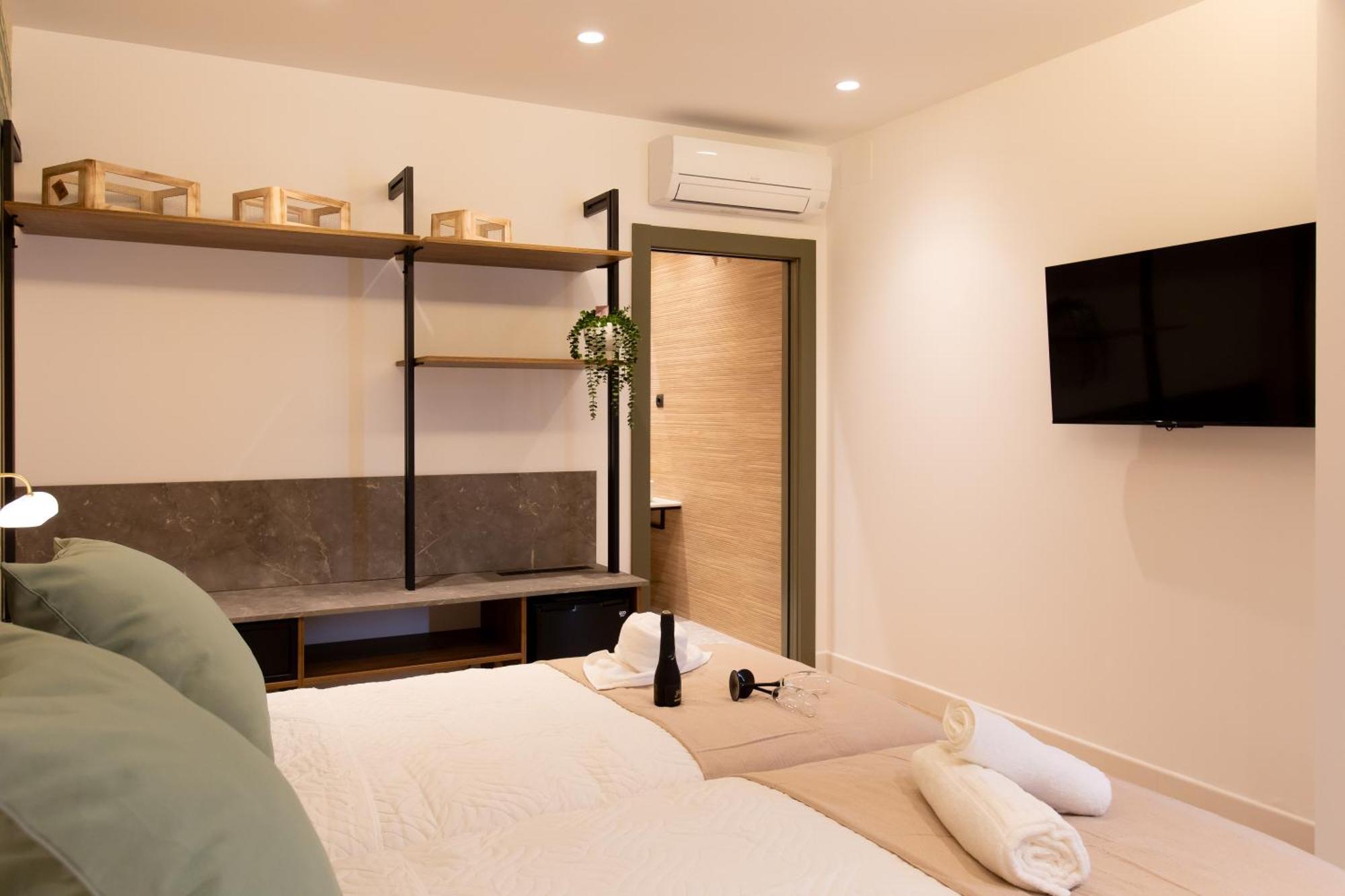 Boutique Rooms Playa Burriana Nerja Esterno foto
