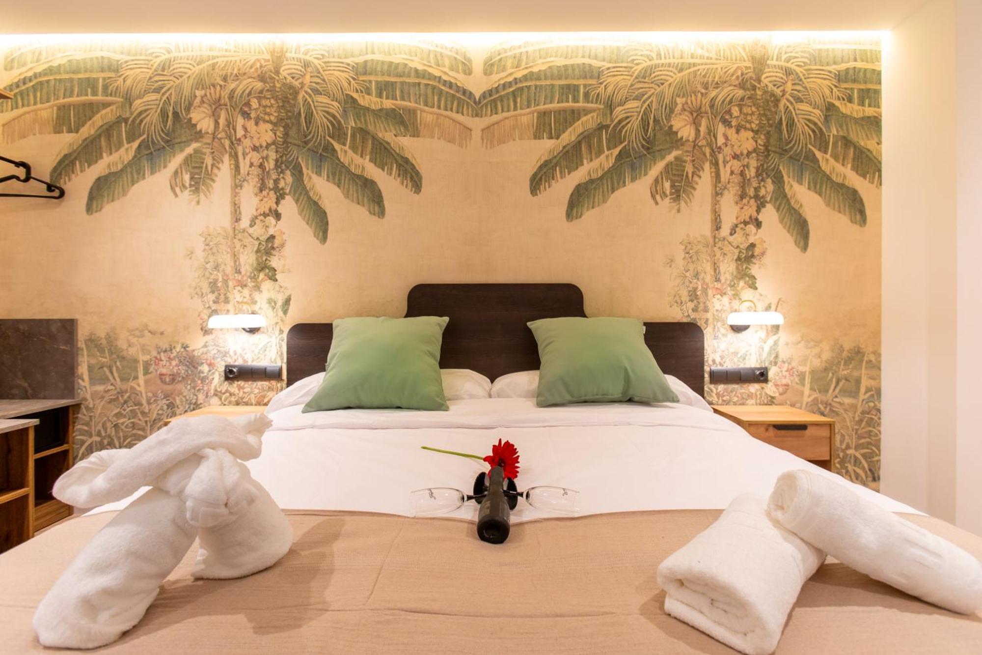 Boutique Rooms Playa Burriana Nerja Esterno foto