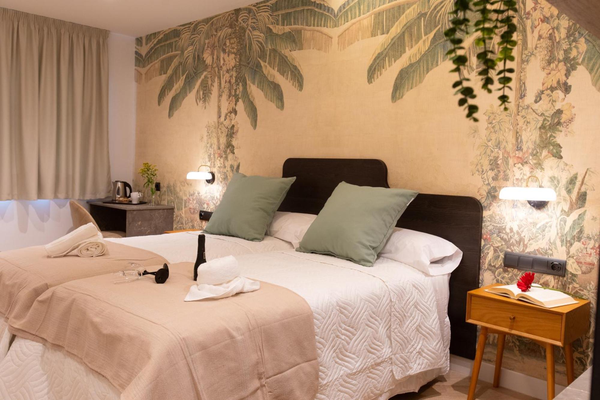 Boutique Rooms Playa Burriana Nerja Esterno foto